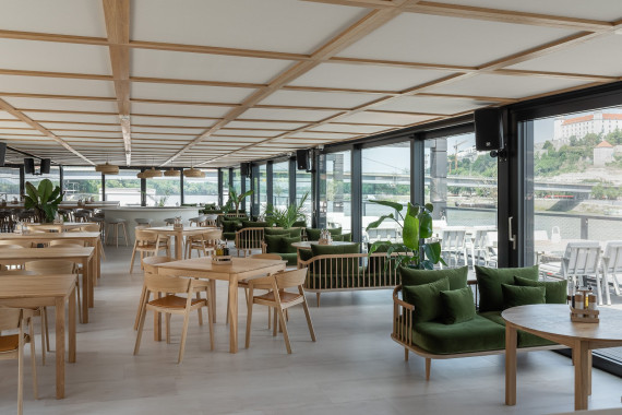 Bubbles Bar & Restaurant