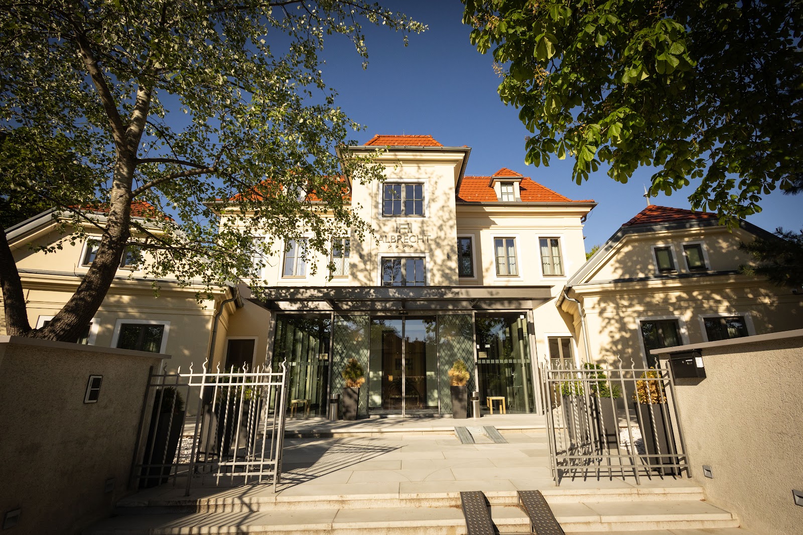 Albrecht Hotel & Restaurant